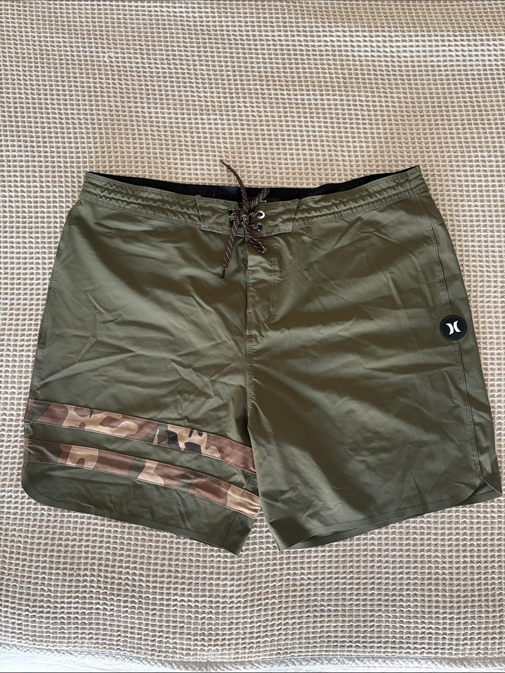 NWOT Hurley Olive Green Swim Board Shorts with Camo Accents Size 38 mens